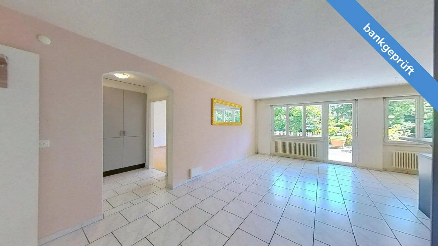 AgentSelly - Spacious Ground Floor Apartment with Terrace - Photo 3 of 13