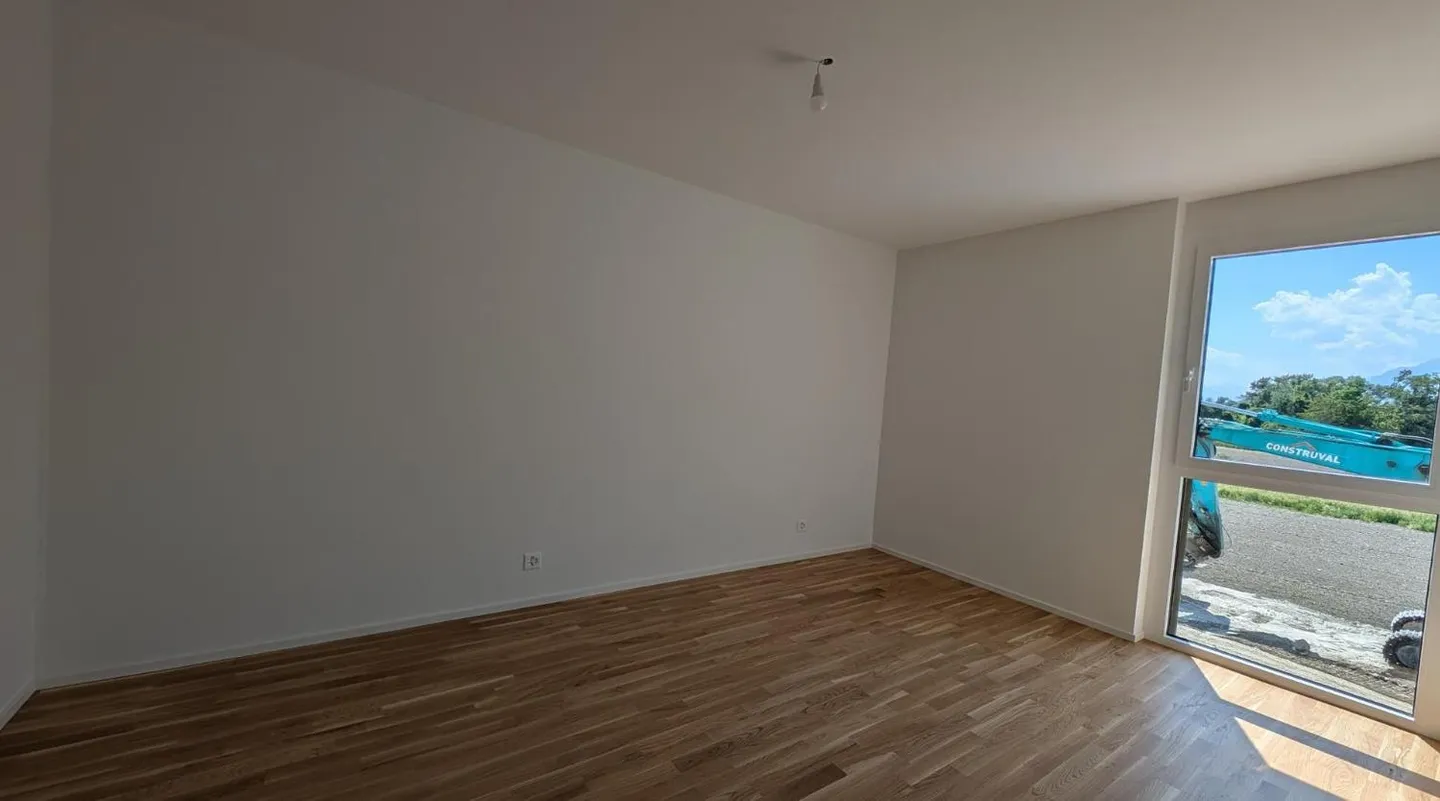 Bright 2.5 Room Apartment in Uvrier - Photo 3 of 7