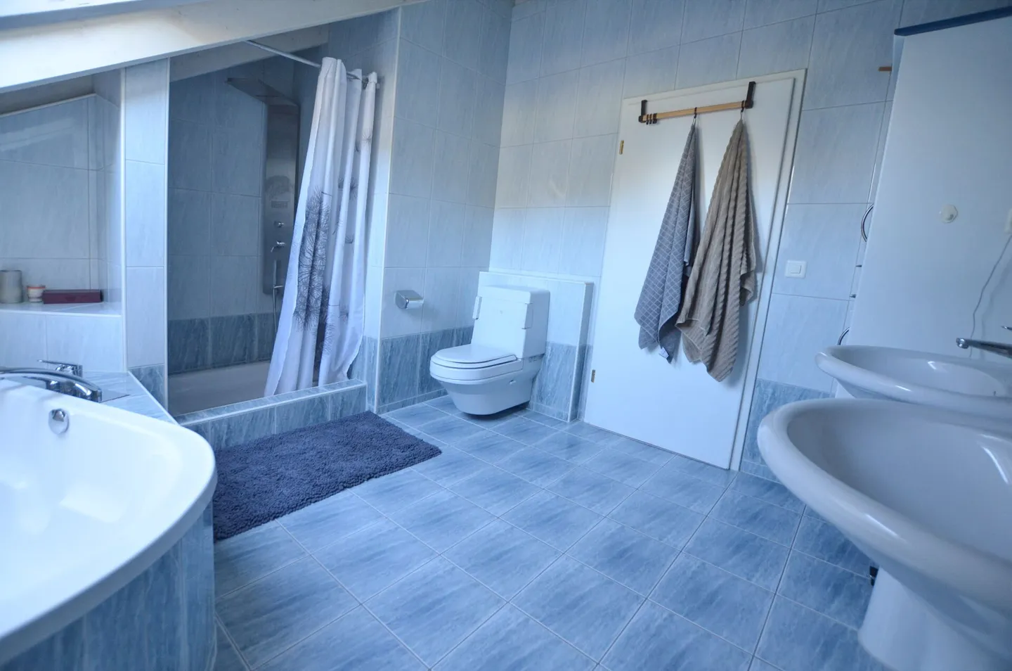 7 1/2 Zi-EFH mit 5½ Zi-Einliegerwohnung Wohnen und Arbeiten unter einem Dach - Foto 8 von 12
