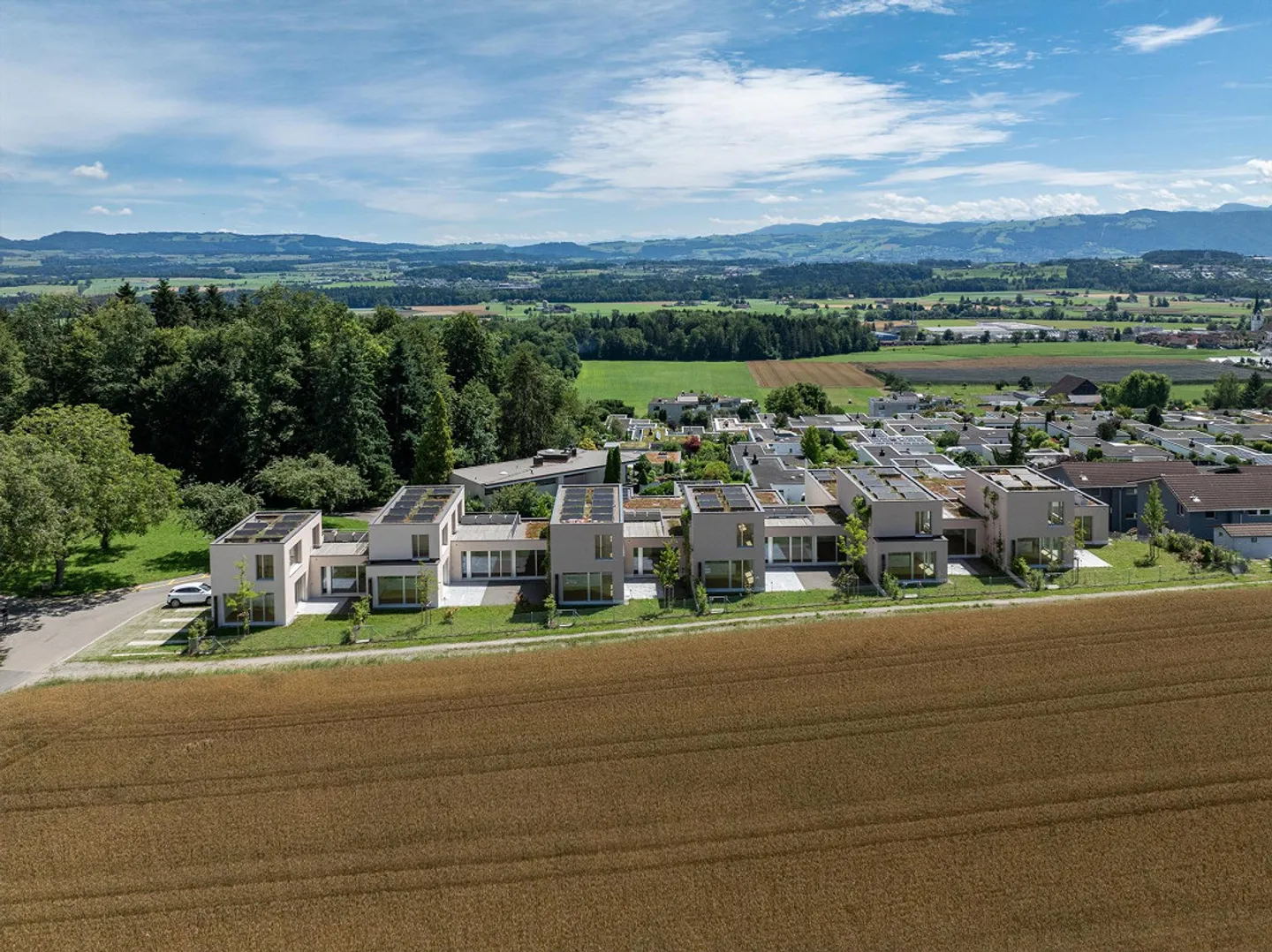 "Tschampani" - Grosszügiges 4.5-Zimmer Haus im Grünen. - Foto 3 von 3