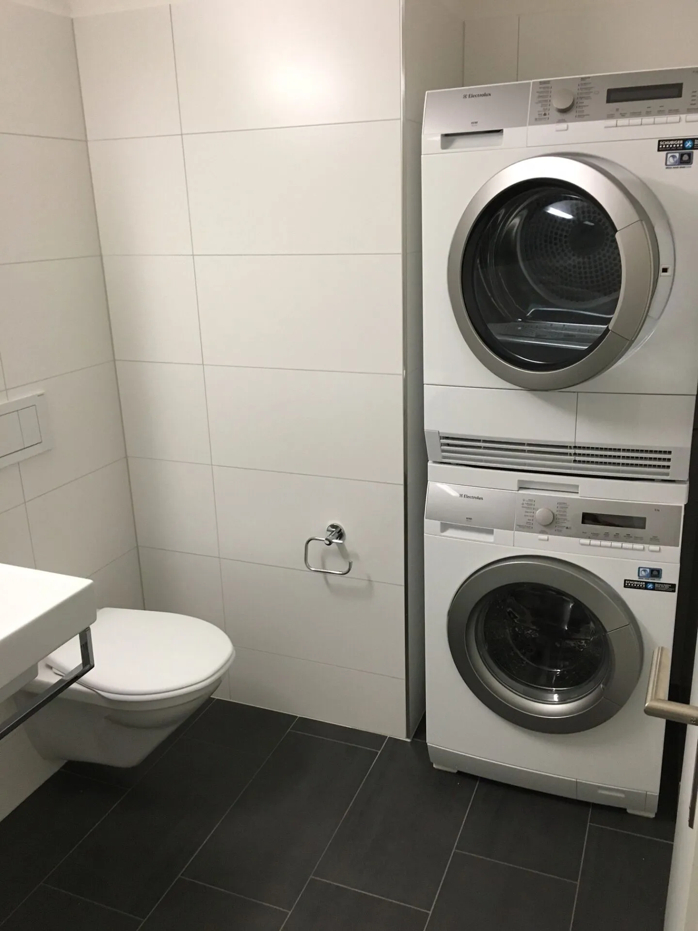 Bright 4.5 Room Apartment - Photo 7 of 8