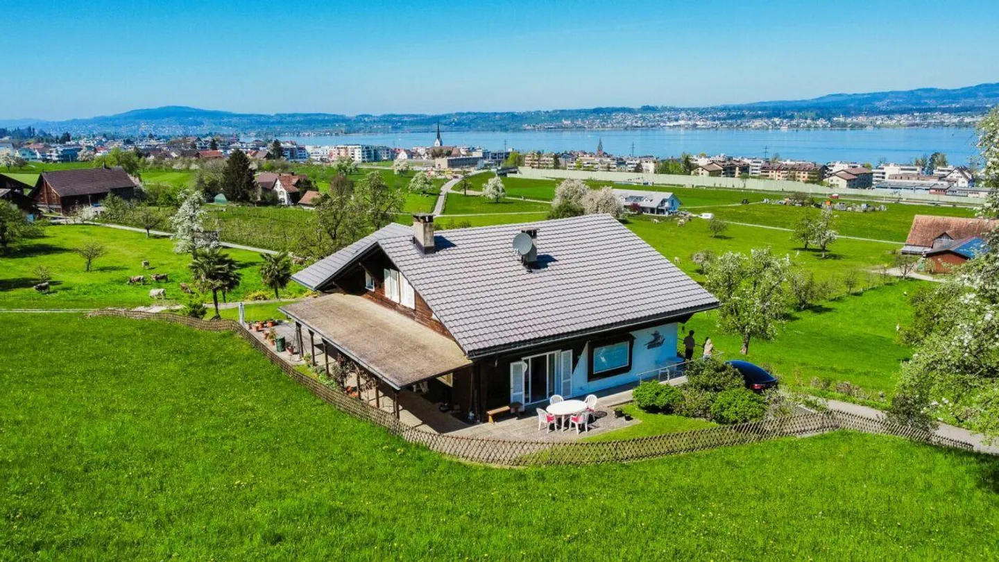 Proprietà esclusiva con vista lago non ostacolata - Foto 2 di 19