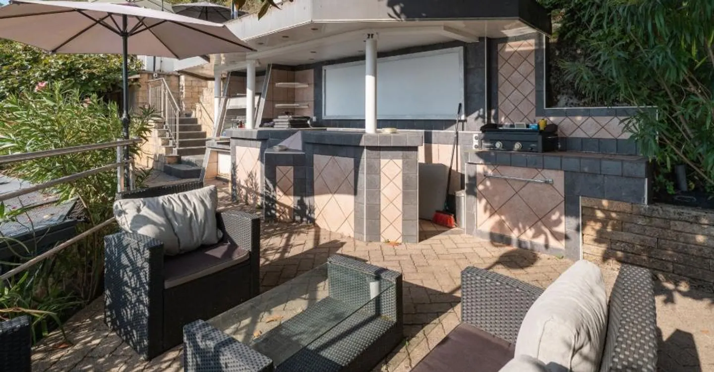 Character house with 3 apartments and panoramic view of Lake Geneva - Photo 12 of 14