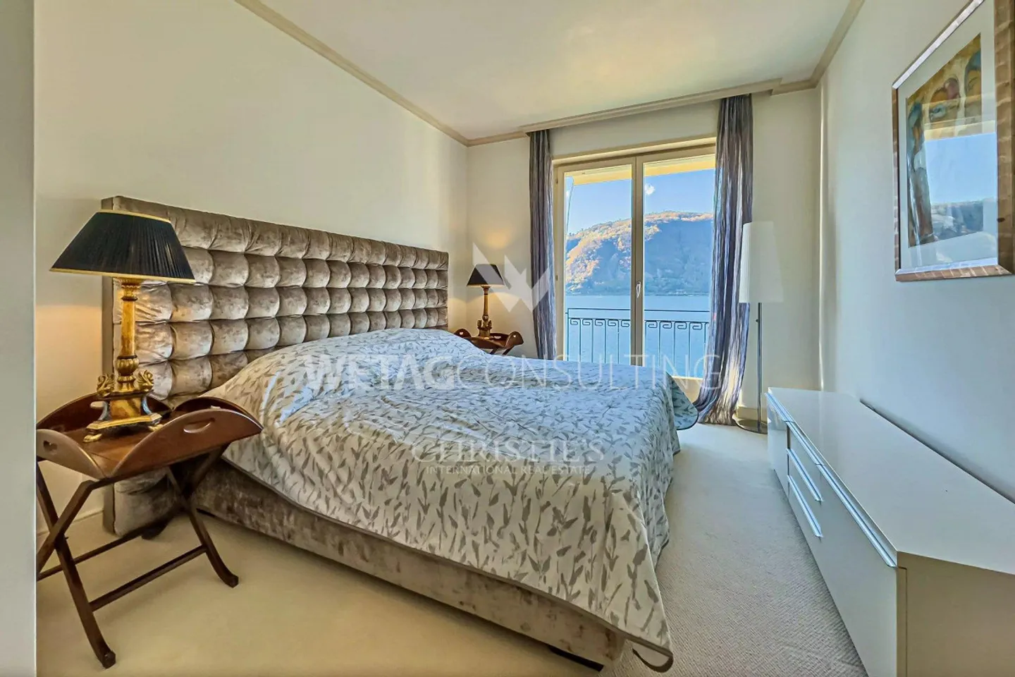 Lugano-Bissone: Appartamento con accesso diretto al lago, piscina all'aperto, vista lago e posto barca in vendita - Foto 6 di 13