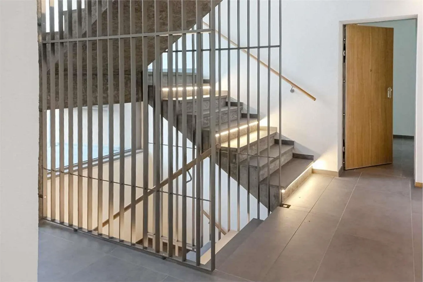 Appartement élégant et nouveau avec grande terrasse - Photo 12 sur 13