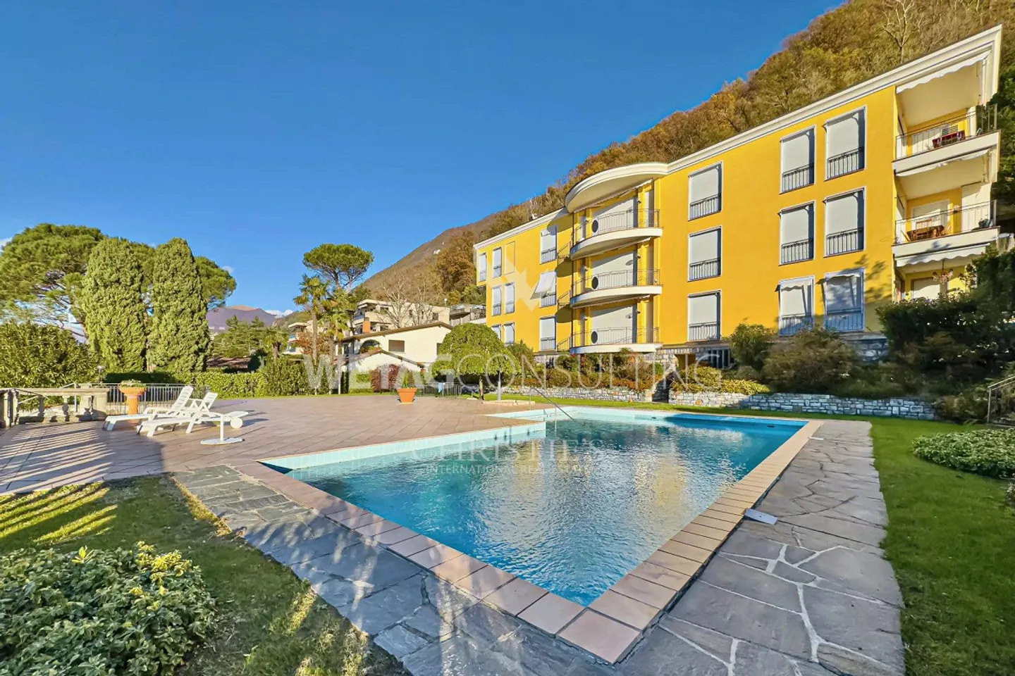 Lugano-Bissone: Appartamento con accesso diretto al lago, piscina all'aperto, vista lago e posto barca in vendita - Foto 11 di 13