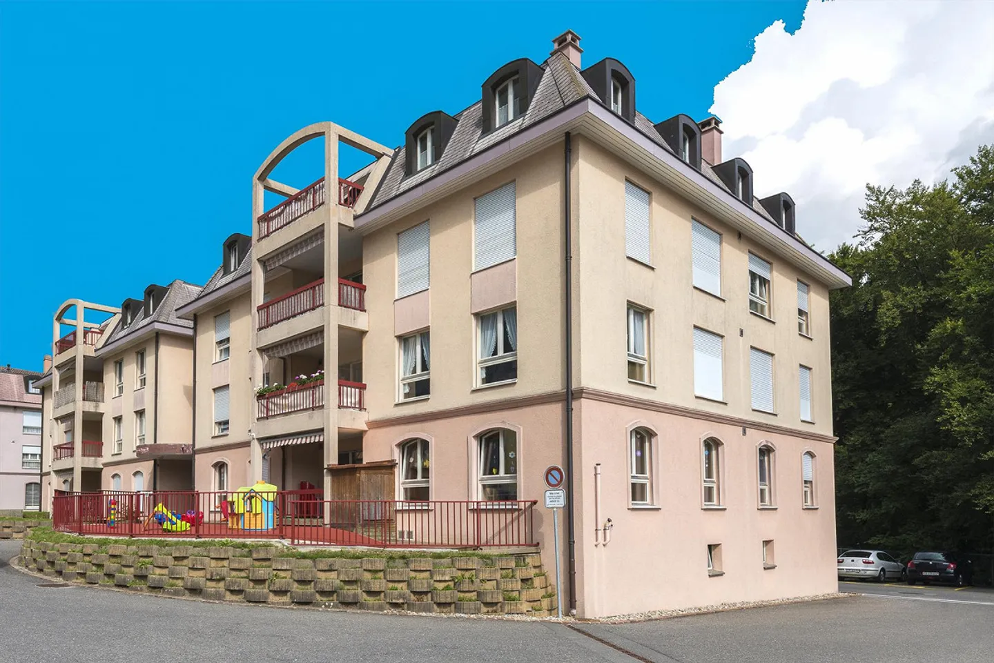 Appartement Charmant en Emplacement Privilégié - Photo 2 sur 2