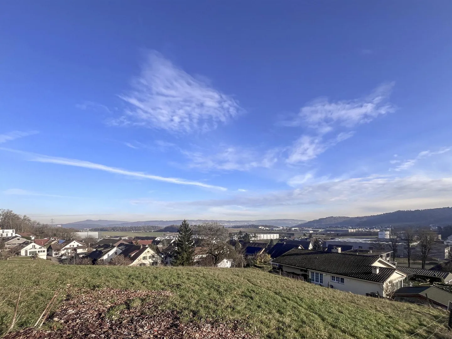Single-family homes on the southern slope with a wide view and large garden - Photo 5 of 8