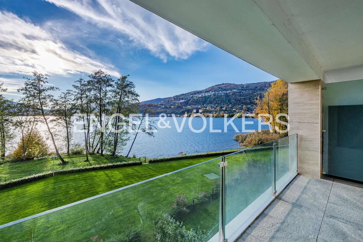Prestigious lakeside residence - Photo 1 of 12