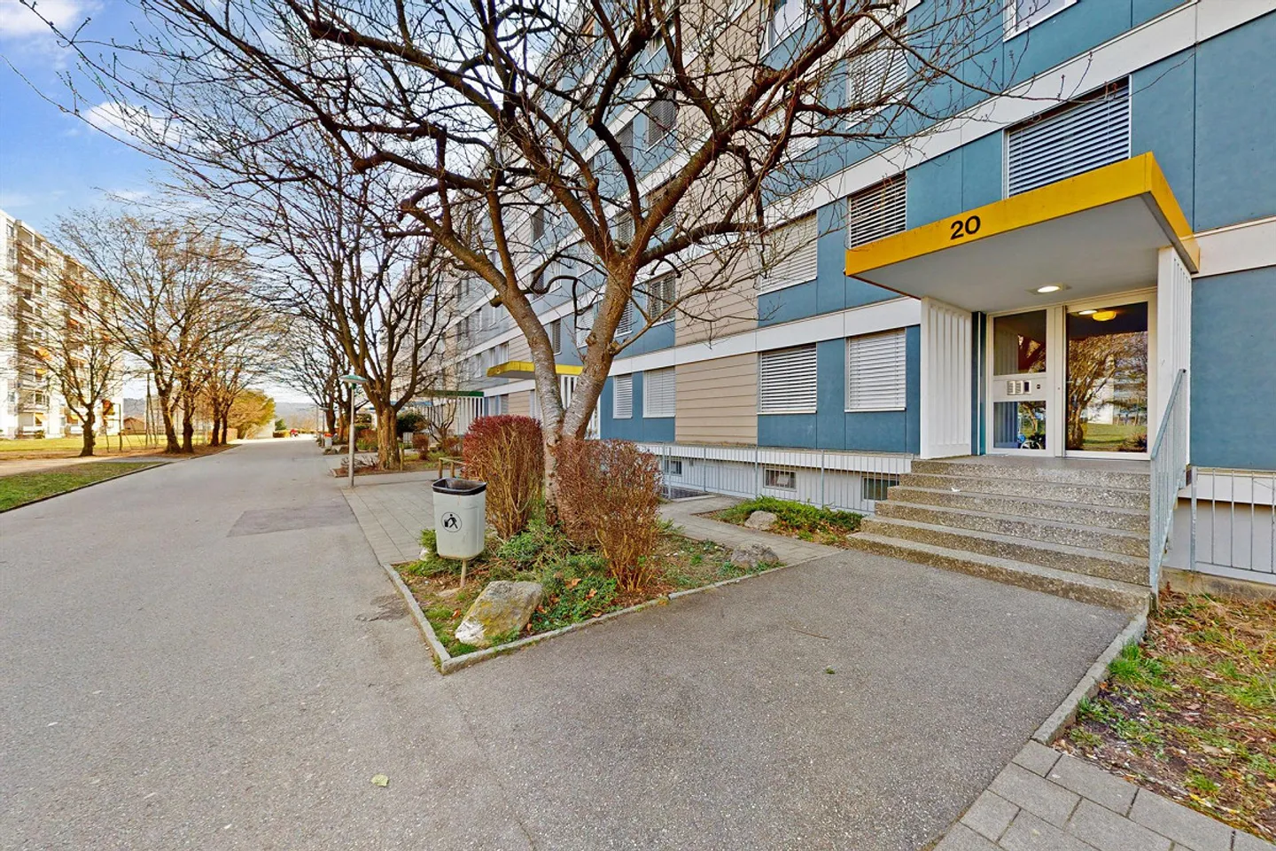 Appartamento ristrutturato con collegamenti di trasporto ideali - Foto 13 di 13