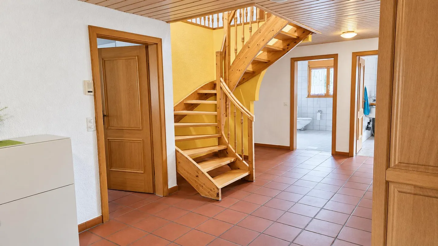 Maison individuelle spacieuse de 7 pièces avec véranda et terrasse - Photo 2 sur 14