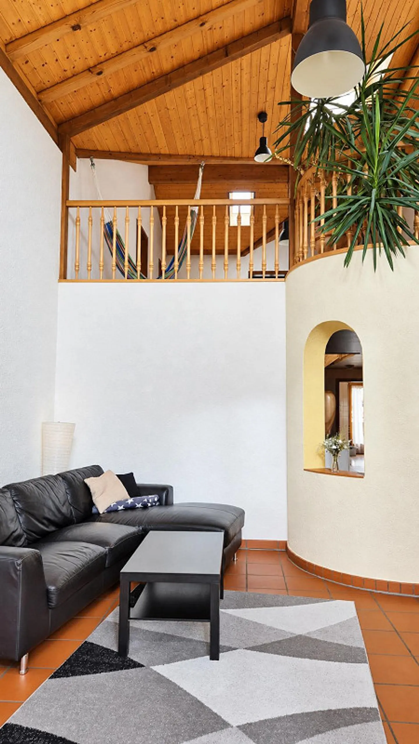 Maison individuelle spacieuse de 7 pièces avec véranda et terrasse - Photo 4 sur 14
