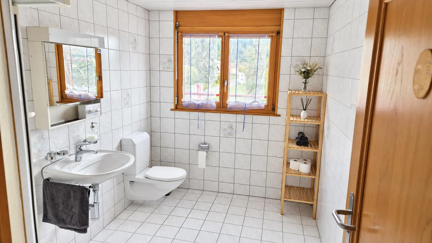 Maison individuelle spacieuse de 7 pièces avec véranda et terrasse - Photo 5 sur 14