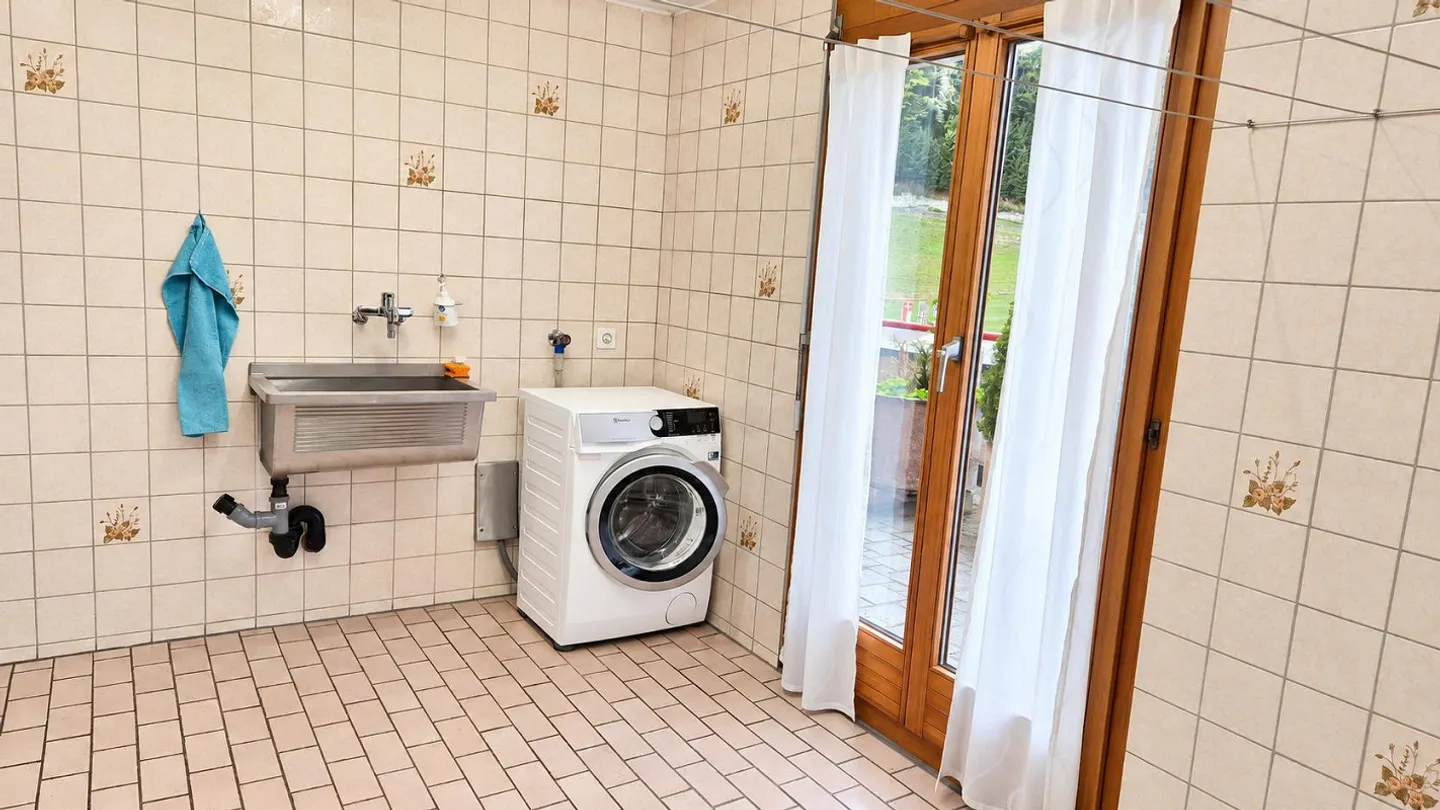 Maison individuelle spacieuse de 7 pièces avec véranda et terrasse - Photo 6 sur 14