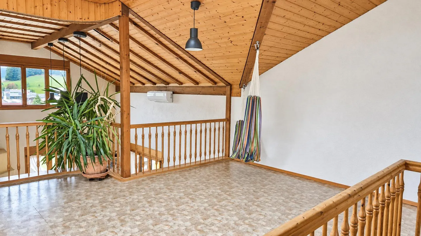 Maison individuelle spacieuse de 7 pièces avec véranda et terrasse - Photo 8 sur 14