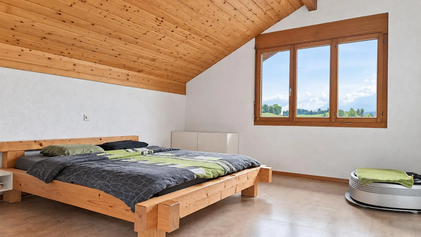 Maison individuelle spacieuse de 7 pièces avec véranda et terrasse - Photo 9 sur 14