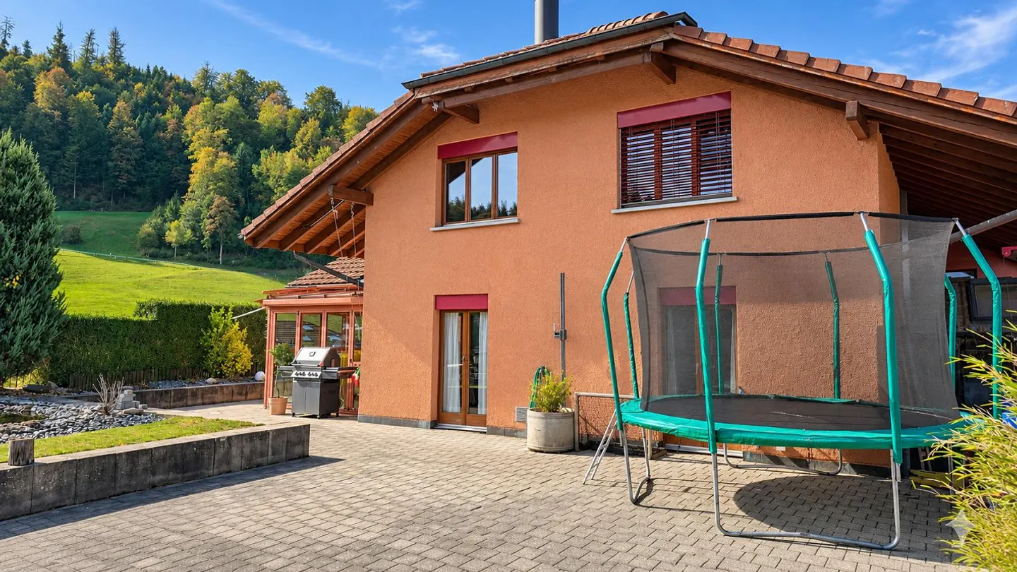 Maison individuelle spacieuse de 7 pièces avec véranda et terrasse - Photo 13 sur 14