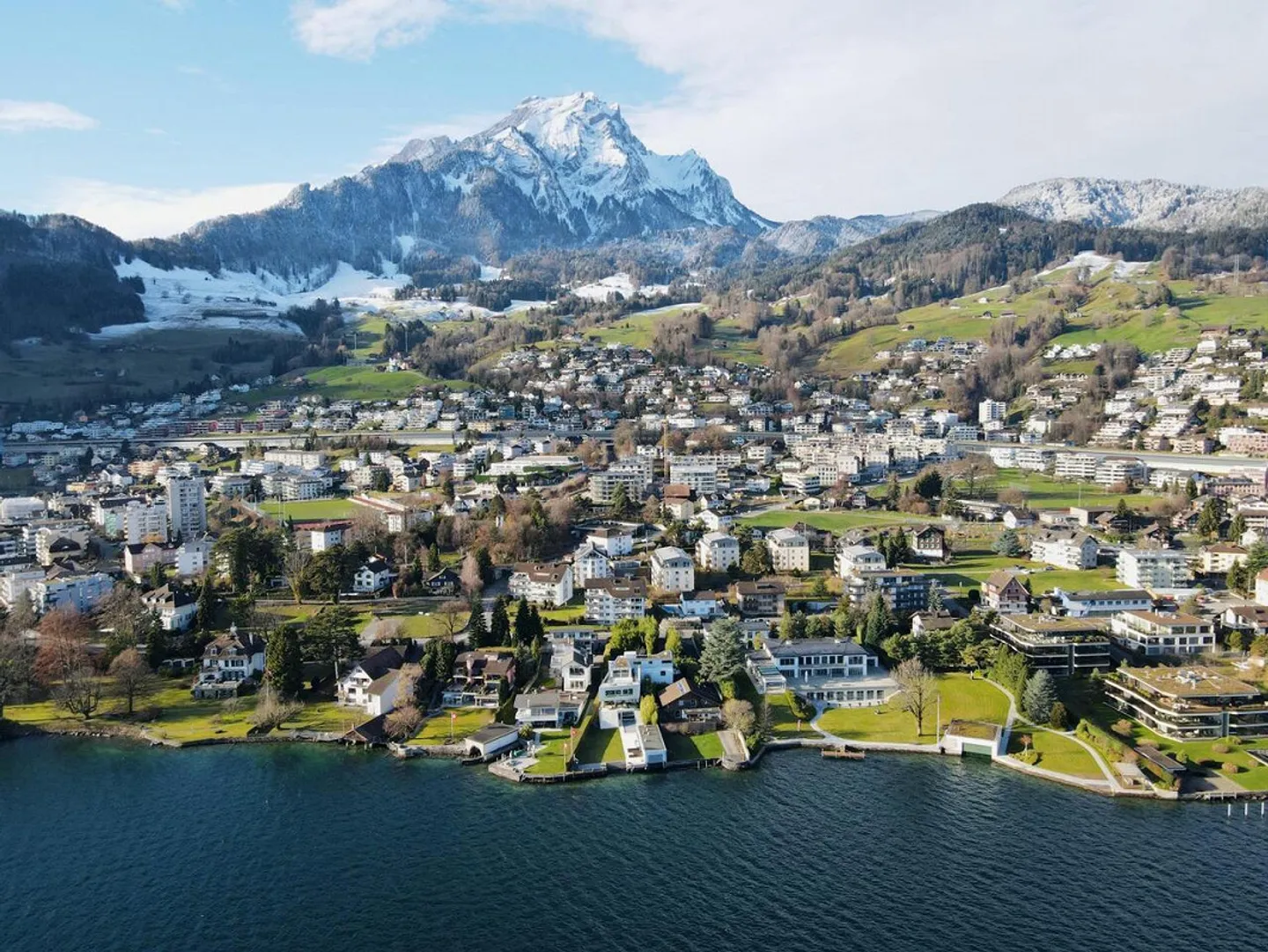 Ampio appartamento di 2,5 locali al Steinibach con vista panoramica mozzafiato - Foto 1 di 7