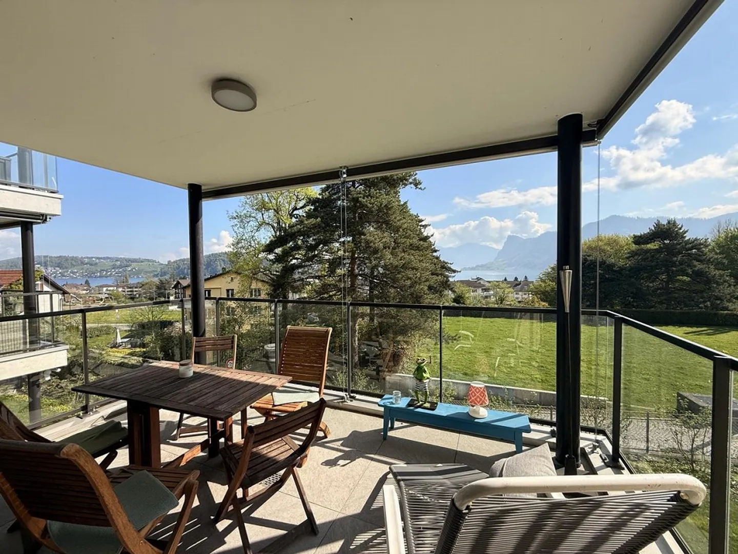 Ampio appartamento di 2,5 locali al Steinibach con vista panoramica mozzafiato - Foto 2 di 7