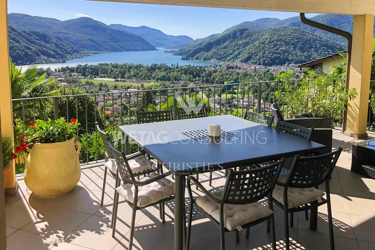 Lugano-Neggio: Villa elegante con vista magnifica sul lago di Lugano... - Foto 1 di 12