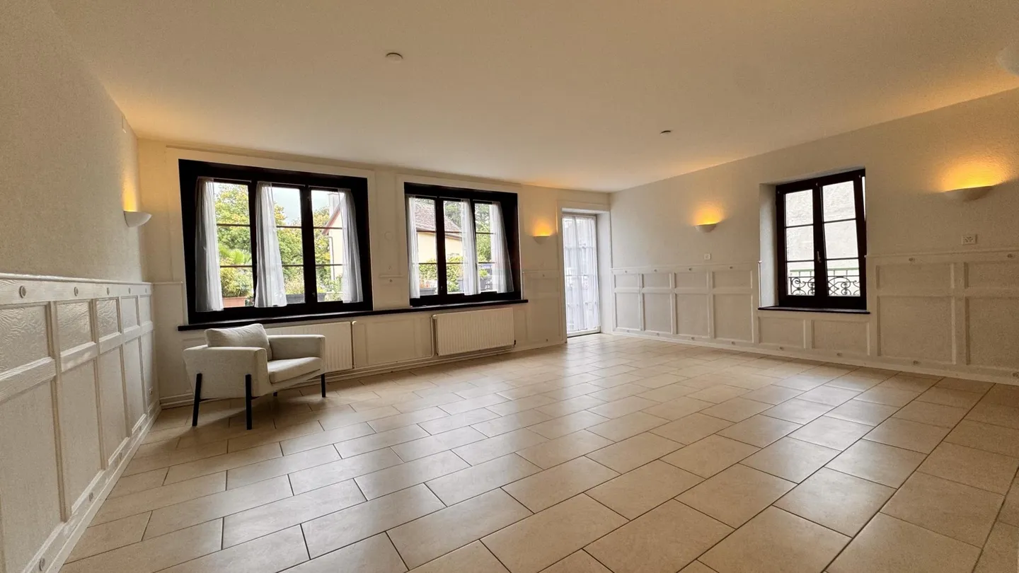 Charming building with 20 rooms - Photo 2 of 16