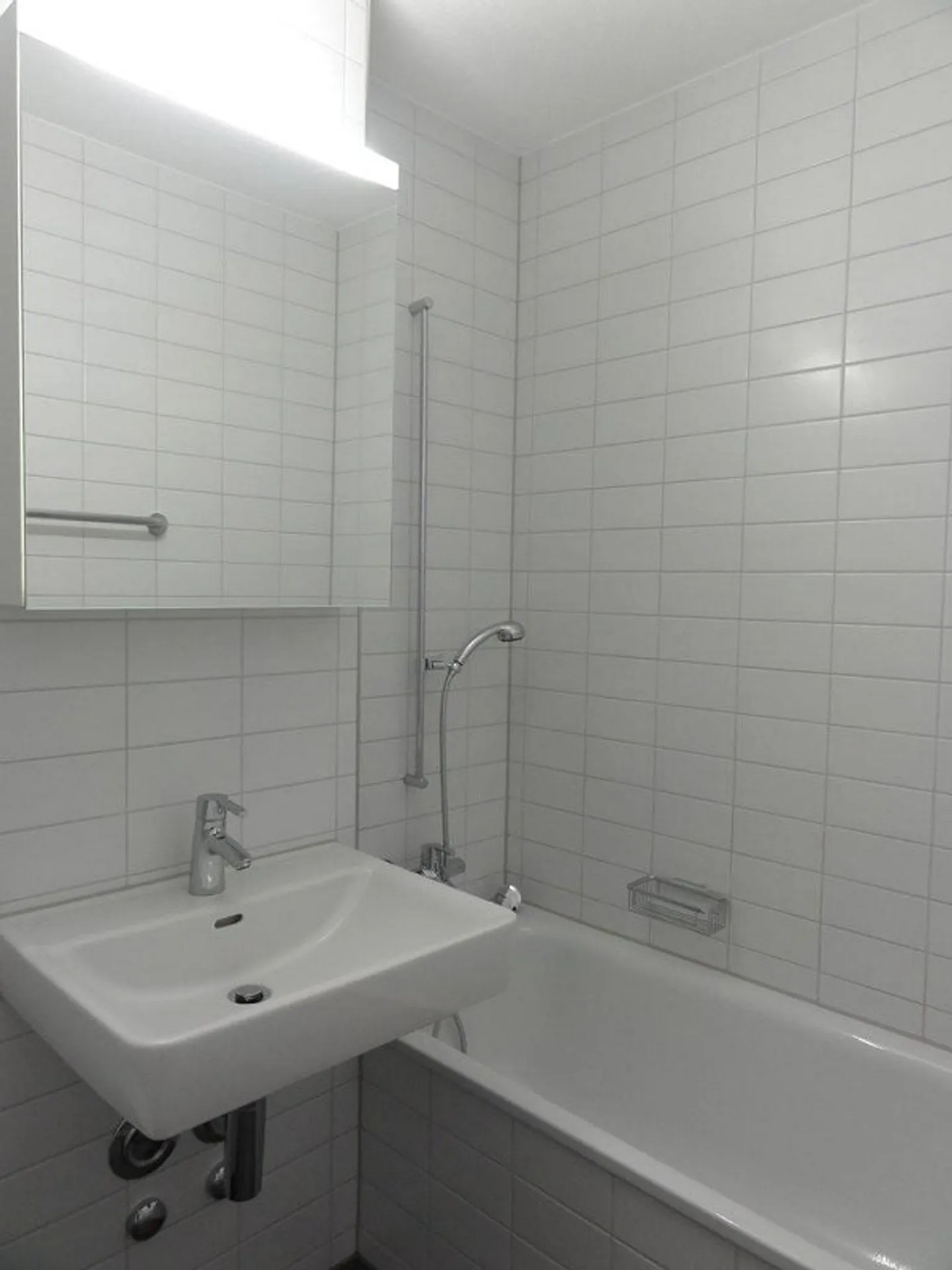 Charming Apartment in Central Location - Photo 5 of 8