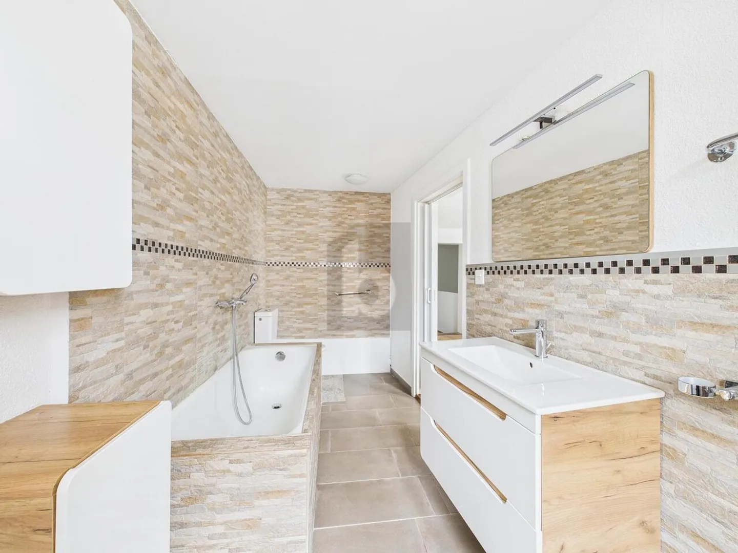 EXCLUSIF ET FRAÎCHEMENT RÉNOVÉ - Photo 3 sur 6