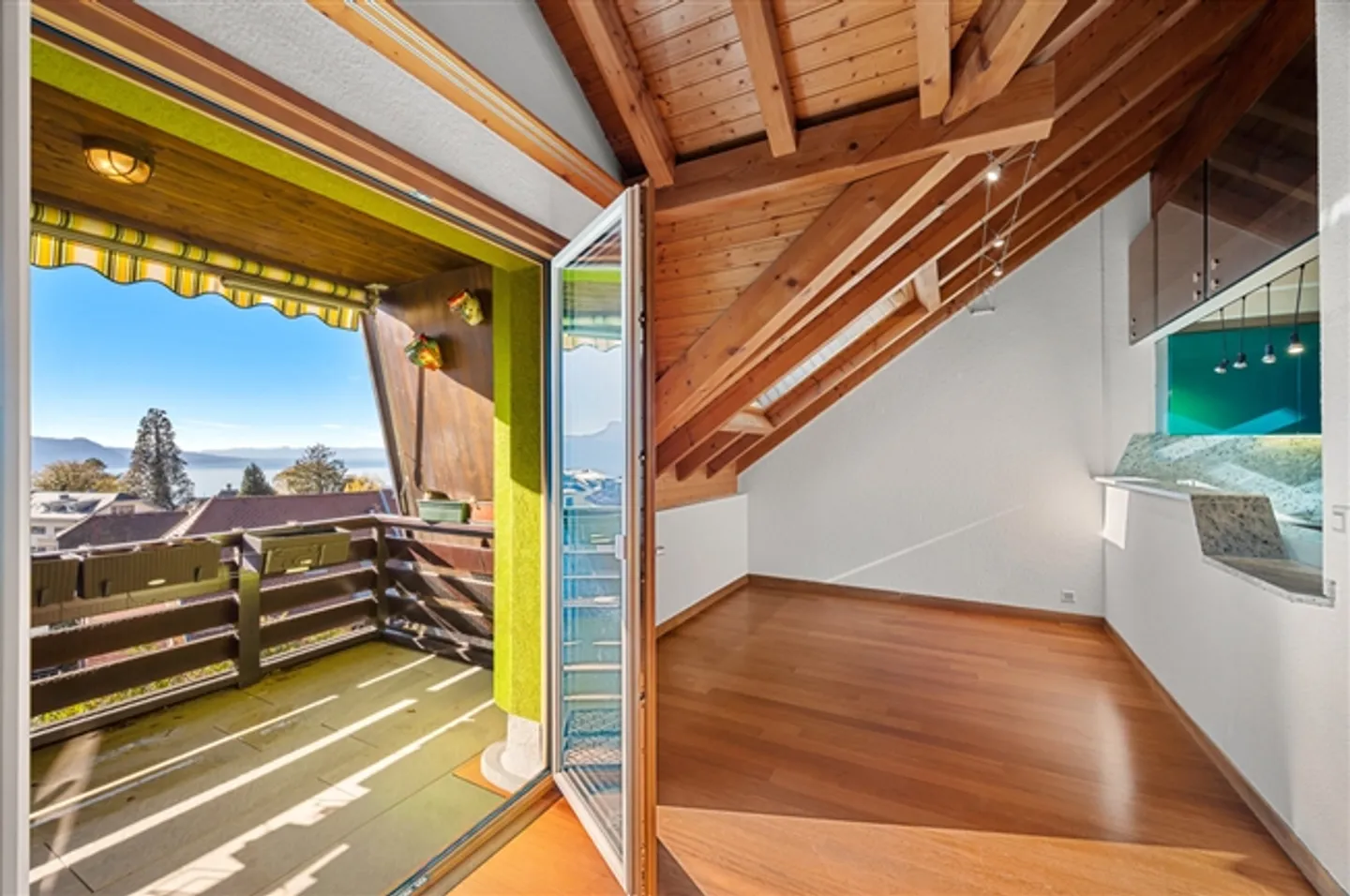 Charmante Dachwohnung mit Seeblick - Foto 6 von 13