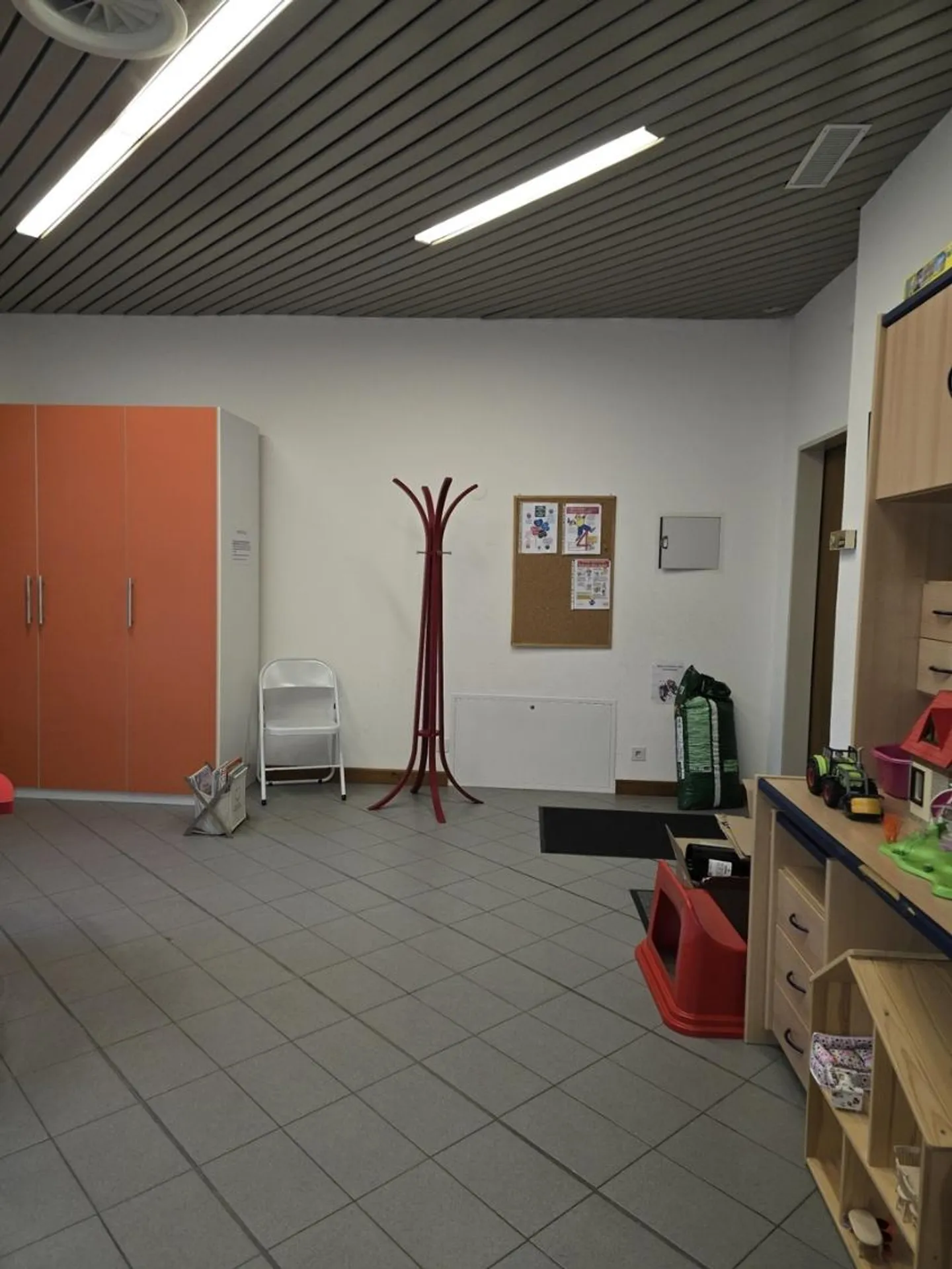 Surface de vente de 60 m2 de plain-pied avec vitrines - Photo 2 sur 5