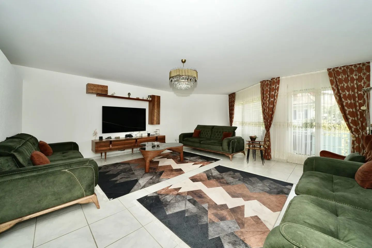 APPARTEMENT SPACIEUX DANS UN EMPLACEMENT CENTRAL - Photo 4 sur 7