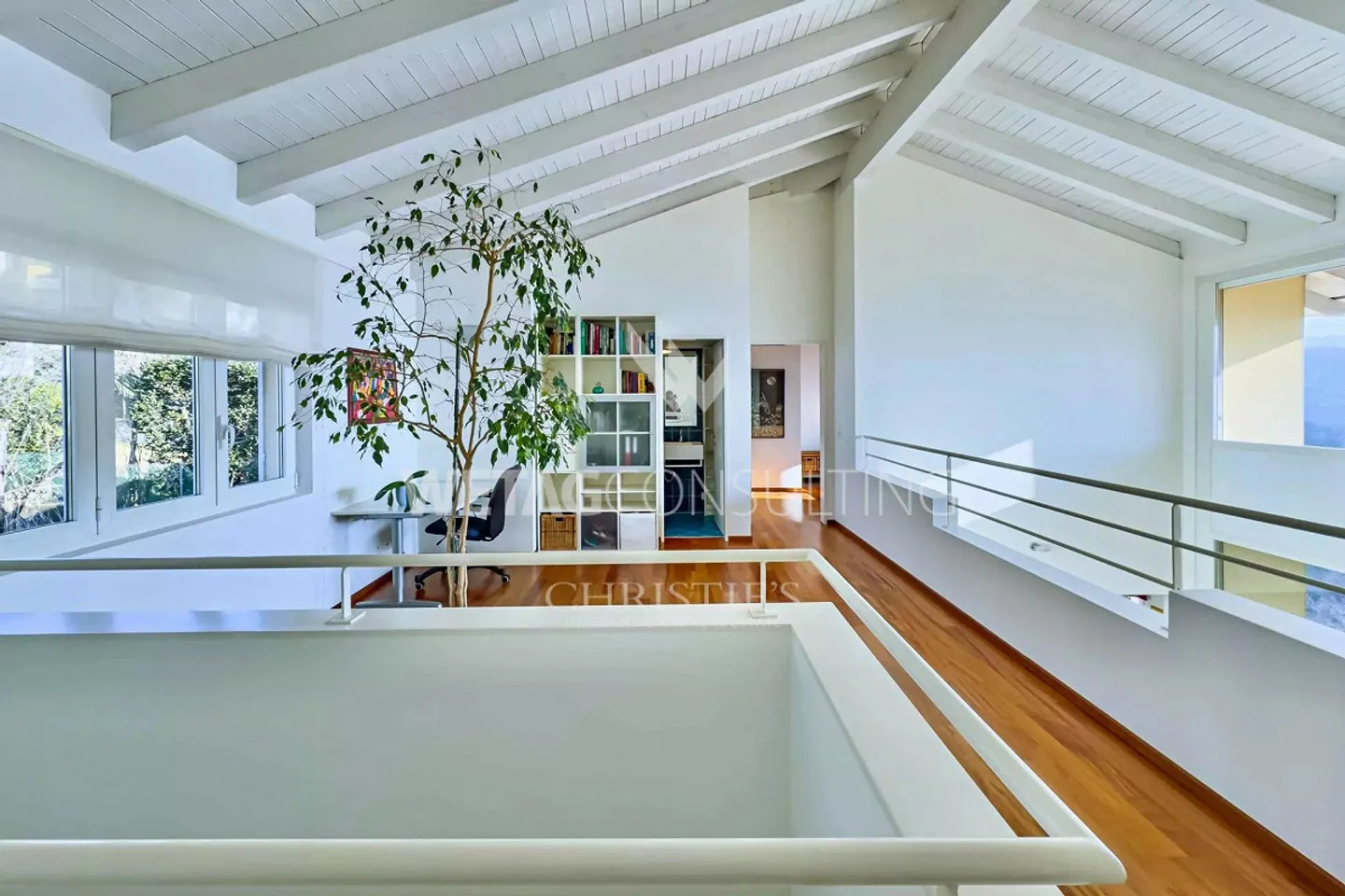 Lugano-Neggio: Villa elegante con vista magnifica sul lago di Lugano... - Foto 10 di 12