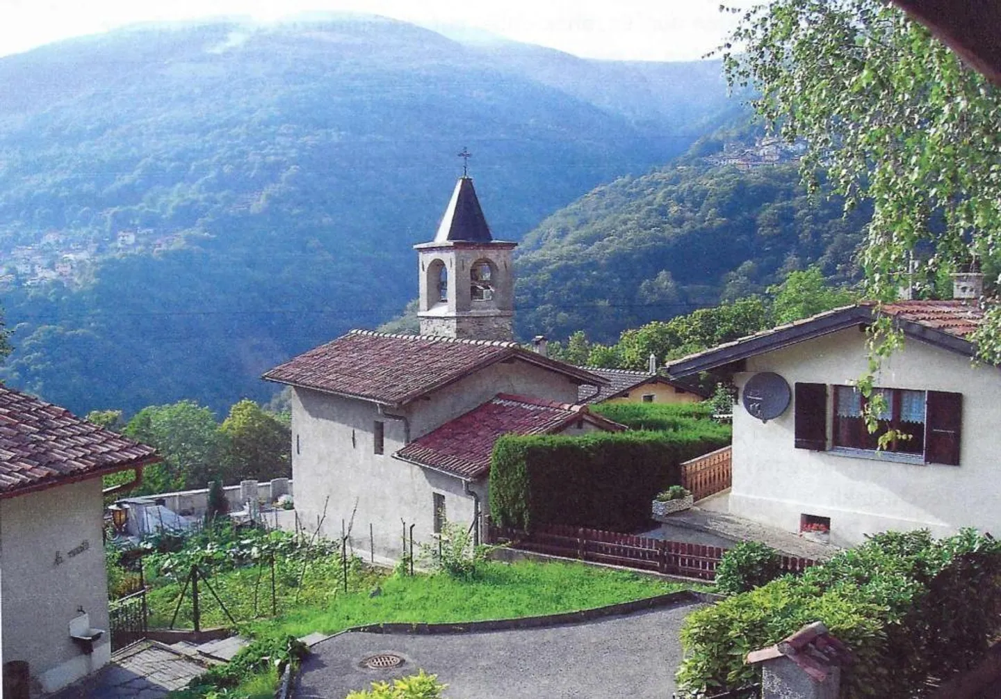 partie de maison de 2 pièces avec petite terrasse - Photo 2 sur 8