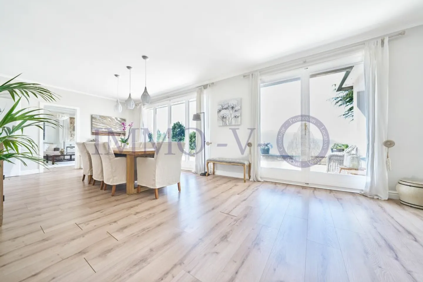 DE PRESTIGE AVEC PISCINE ET VUE PANORAMIQUE - MEUBLEE - Foto 6 di 20