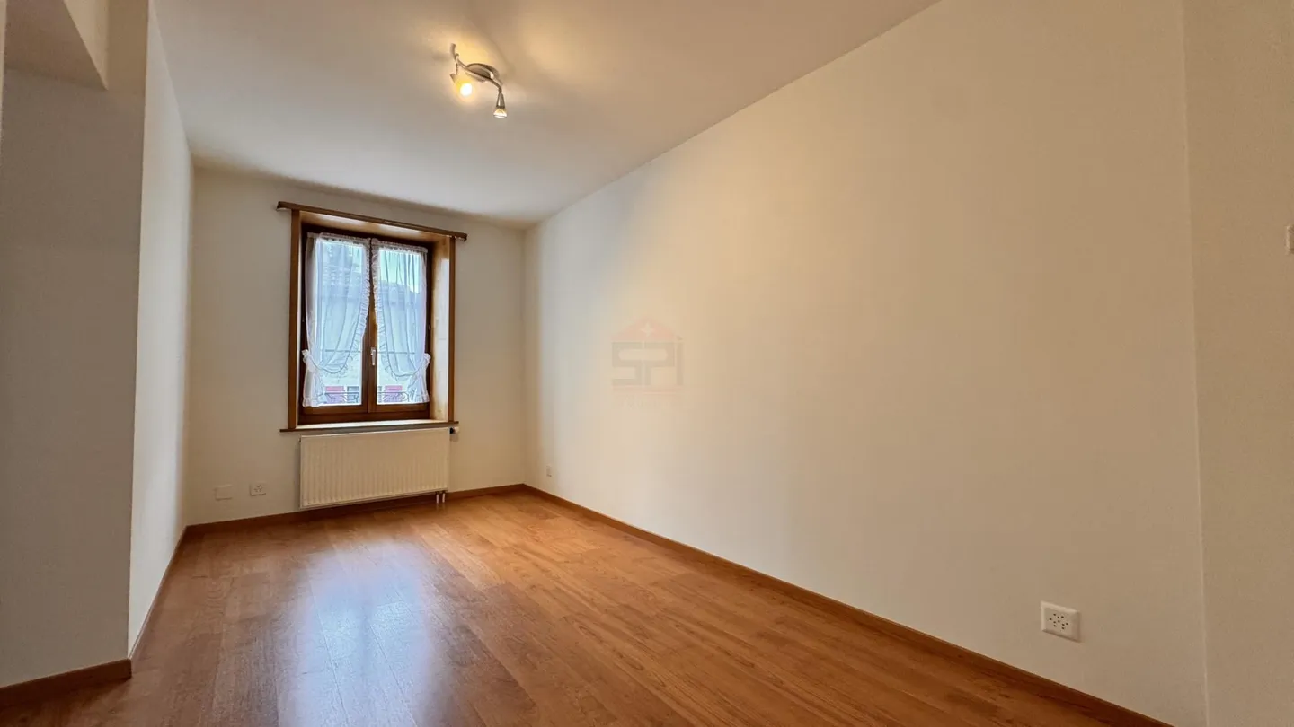 Charming building with 20 rooms - Photo 15 of 16