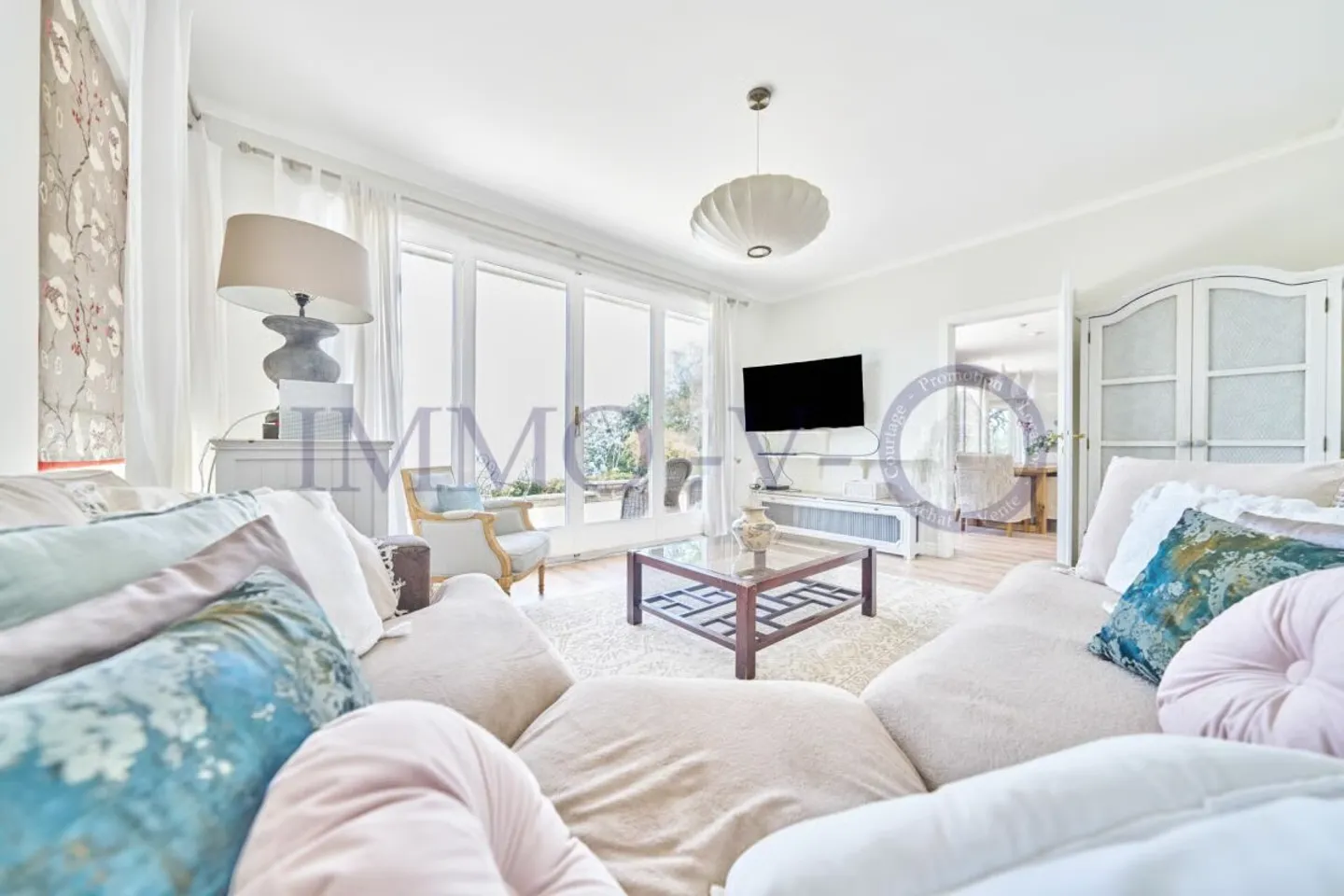 DE PRESTIGE AVEC PISCINE ET VUE PANORAMIQUE - MEUBLEE - Foto 10 di 20