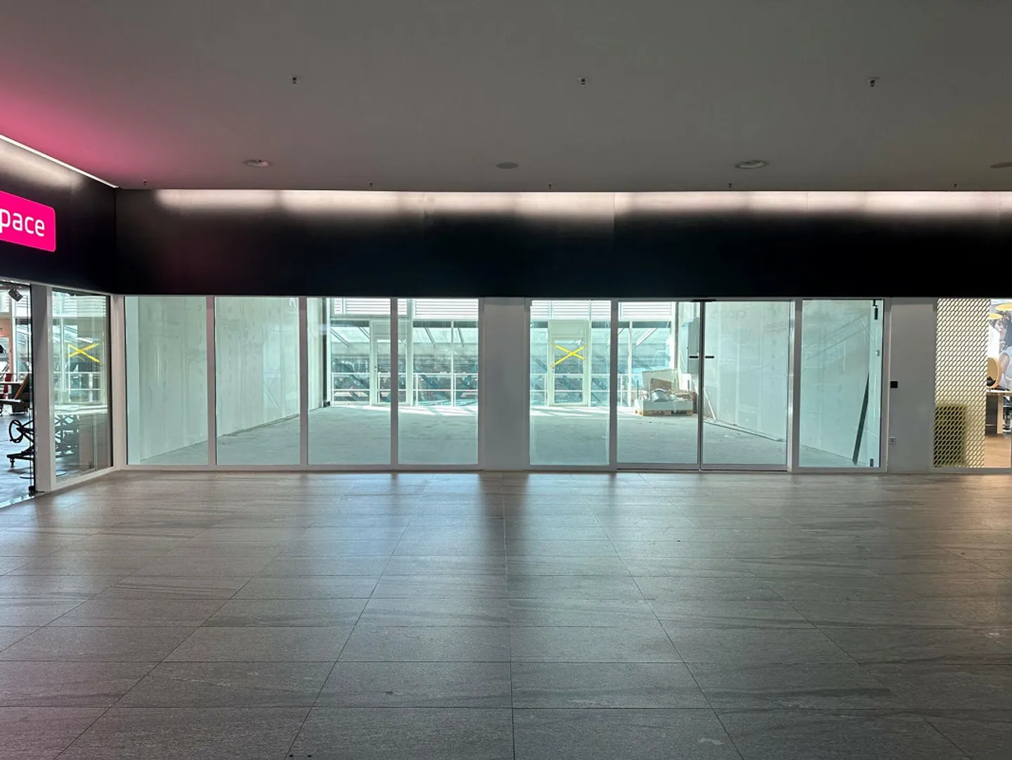 Area di vendita o di servizio alla stazione di Winterthur - Foto 3 di 4