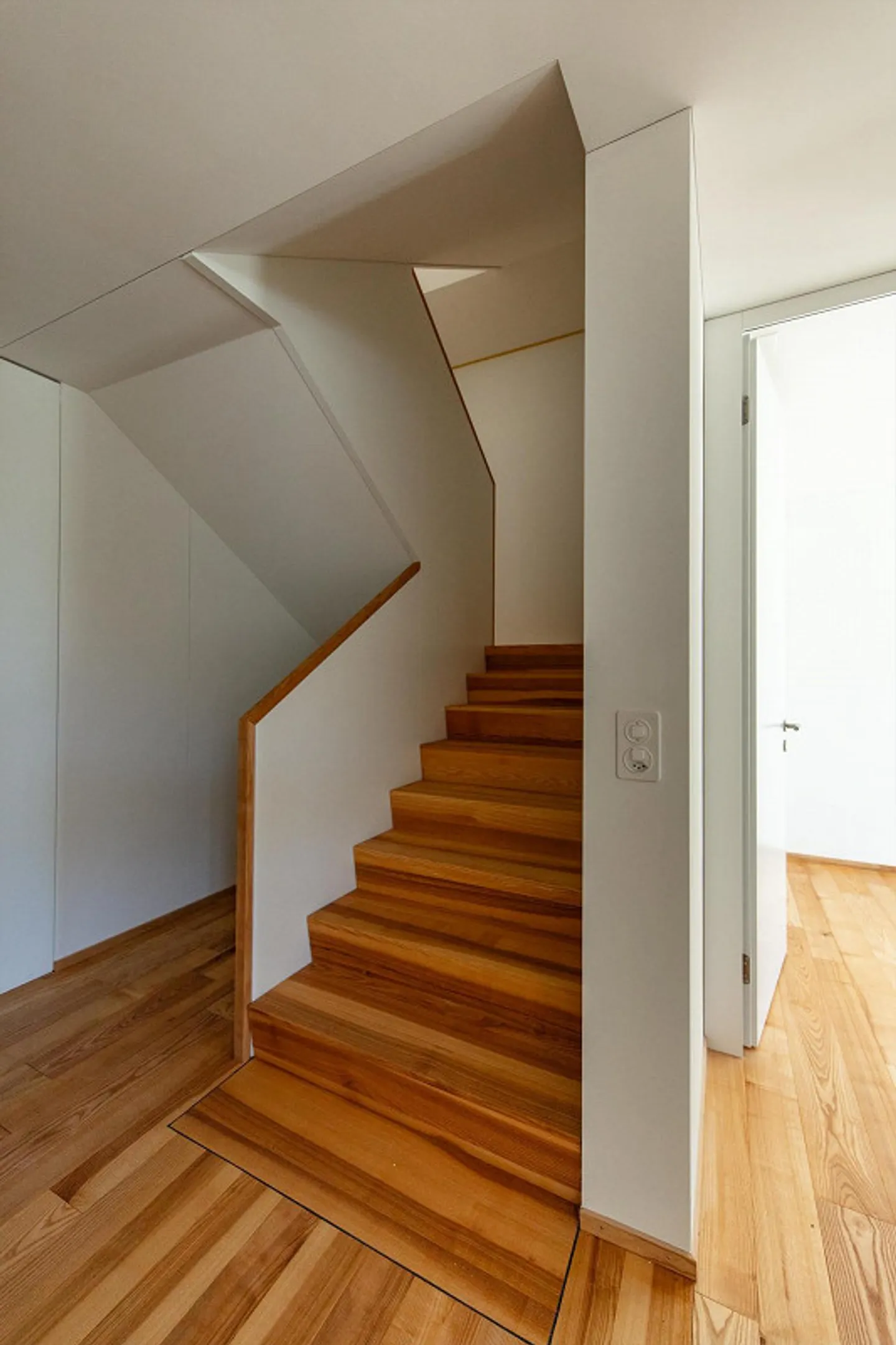 Tschampani - Ampia casa di 7,5 stanze nel verde. - Foto 1 di 4