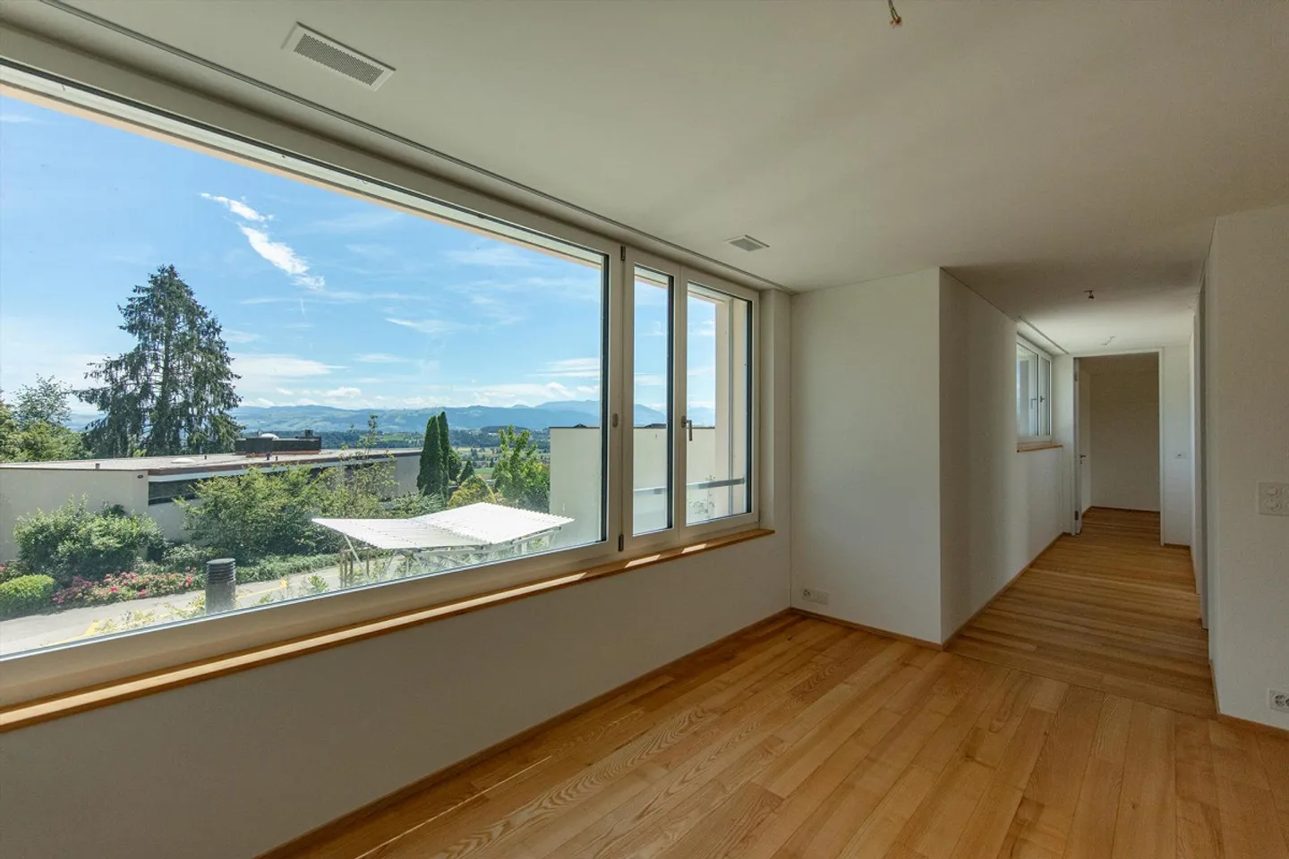 Tschampani - Ampia casa di 7,5 stanze nel verde. - Foto 3 di 4