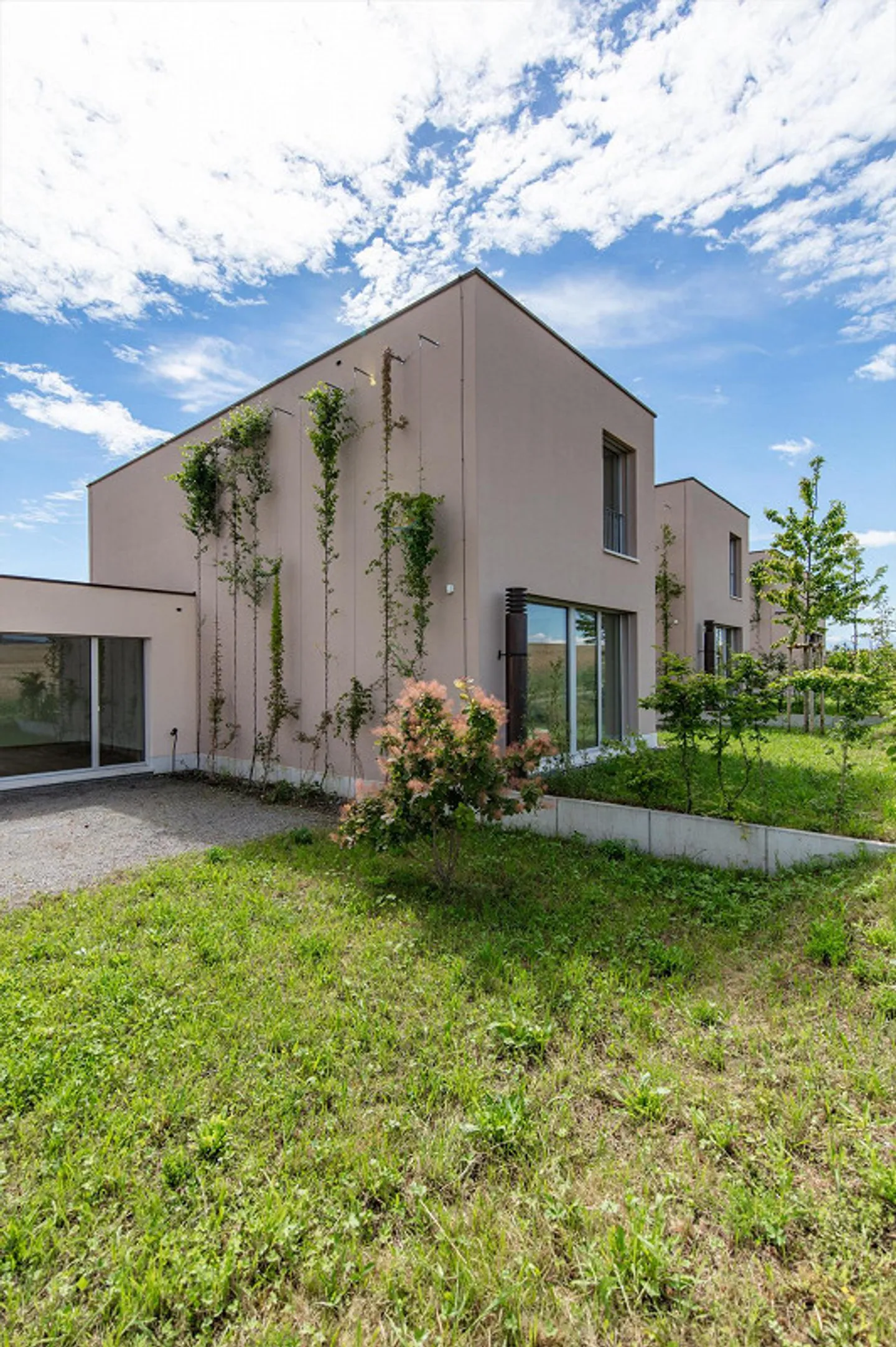 Tschampani - Ampia casa di 7,5 stanze nel verde. - Foto 4 di 4