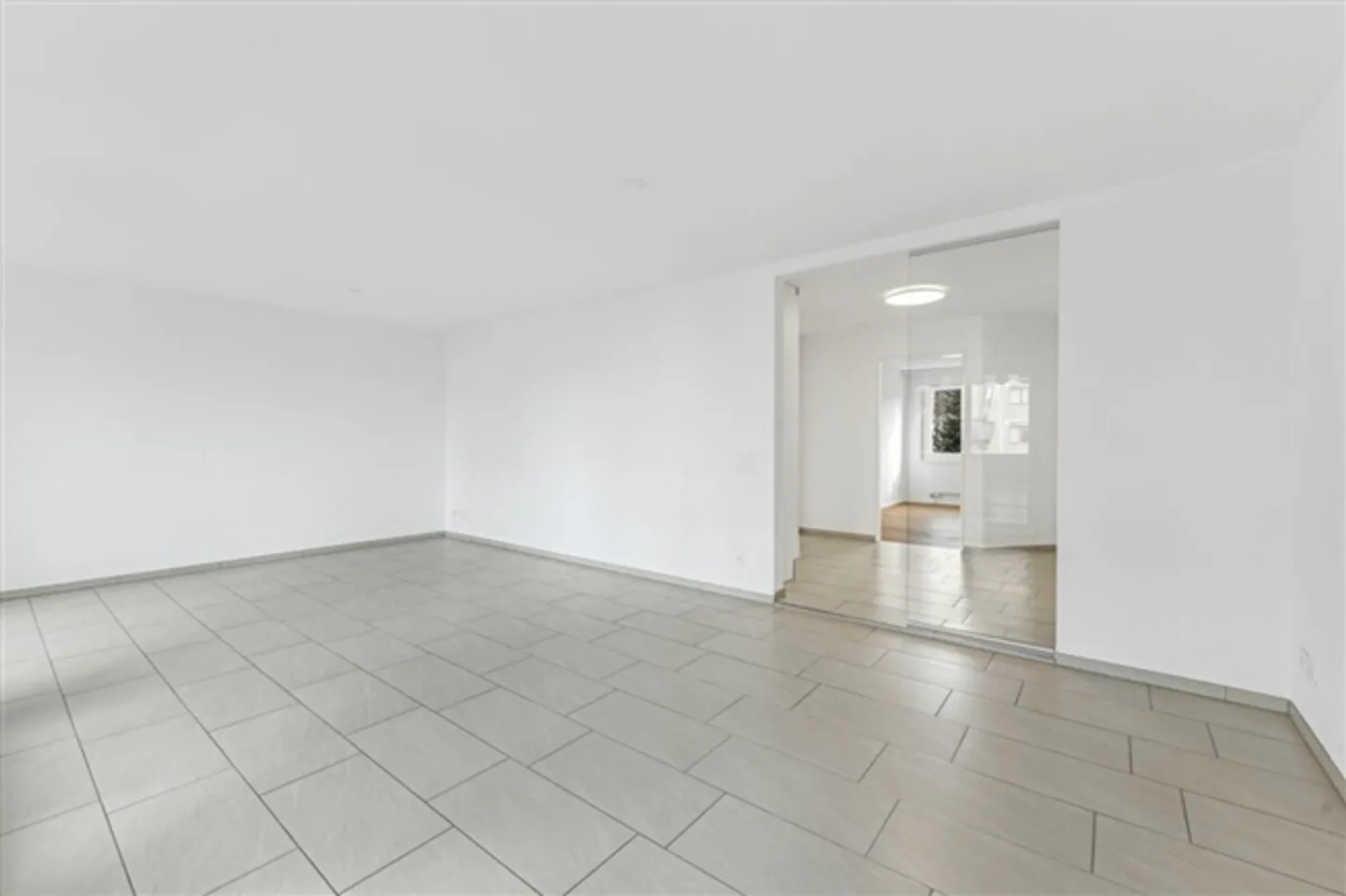 Appartement 3.5 pièces attrayant, entièrement rénové, bien situé à Wil SG - Photo 3 sur 20