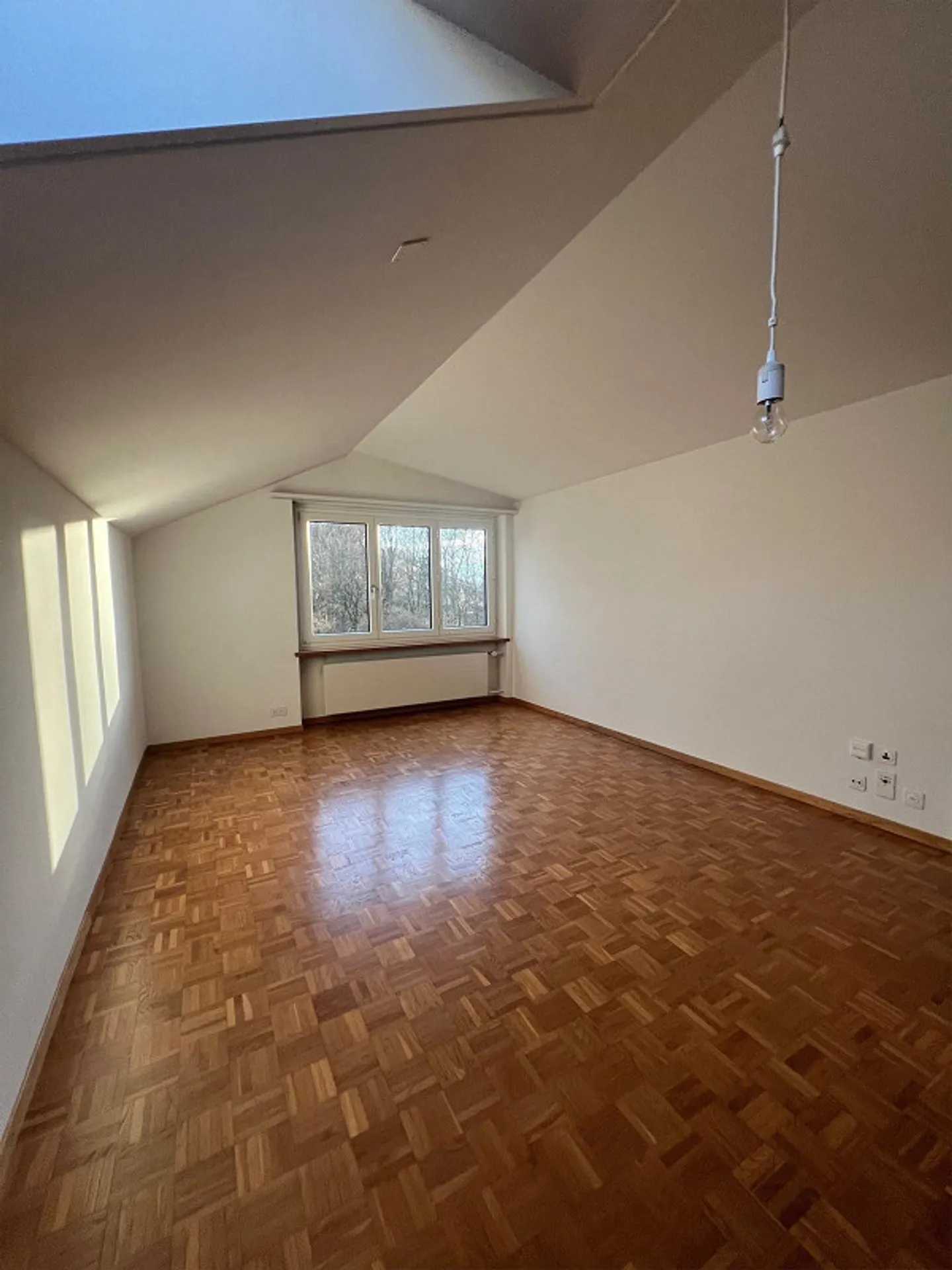 Beautiful 2-room attic apartment in the Lützelmatt district - Photo 2 of 6
