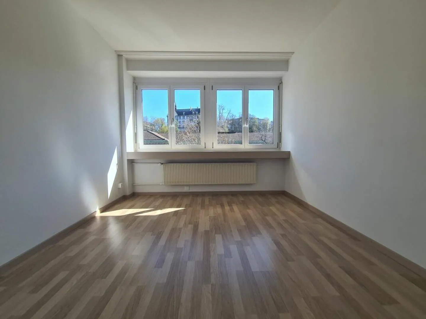 Bâtiment résidentiel et commercial situé au centre, à la périphérie de la vieille ville - Photo 4 sur 11