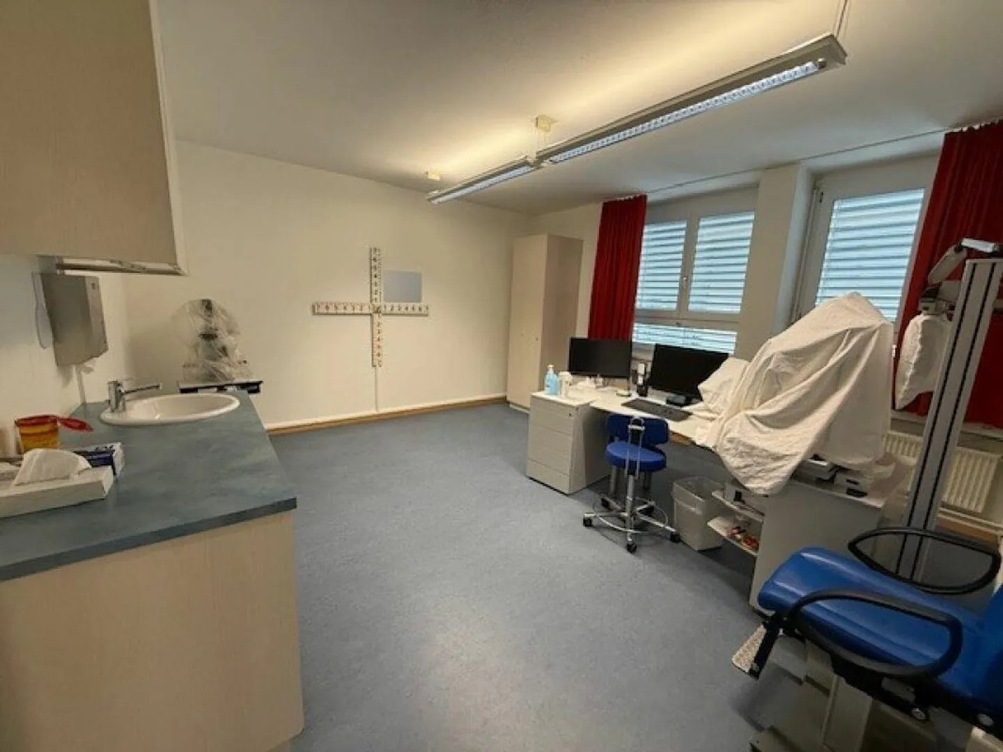 Bâtiment résidentiel et commercial situé au centre, à la périphérie de la vieille ville - Photo 10 sur 11