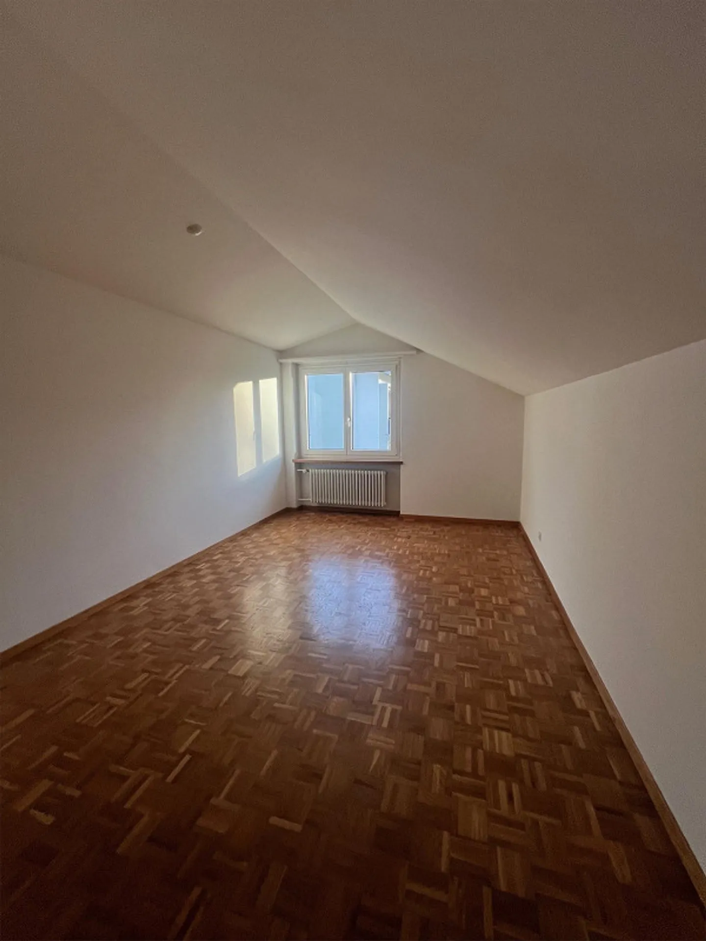 Beautiful 2-room attic apartment in the Lützelmatt district - Photo 5 of 6