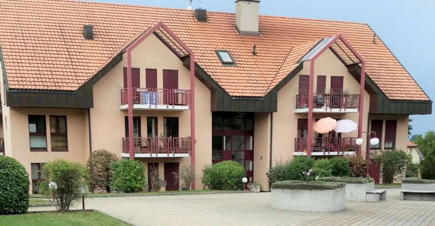 Apartment located in the calm and green village of Cugy. - Photo 1 of 9