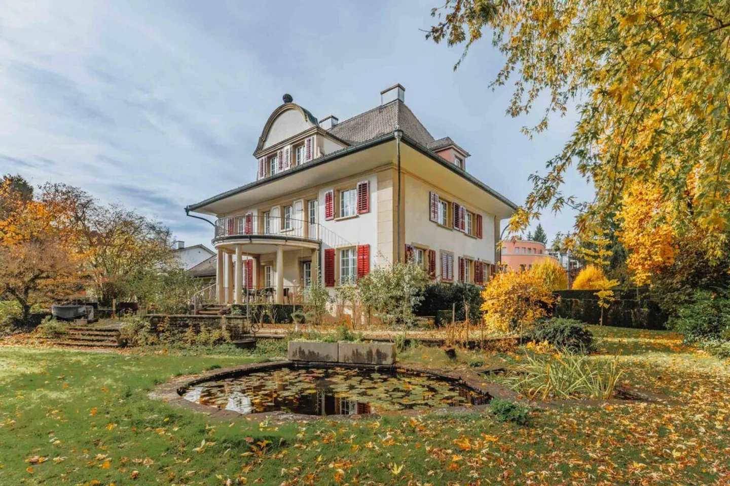 Villa mit Praxisanbau - Foto 1 von 30