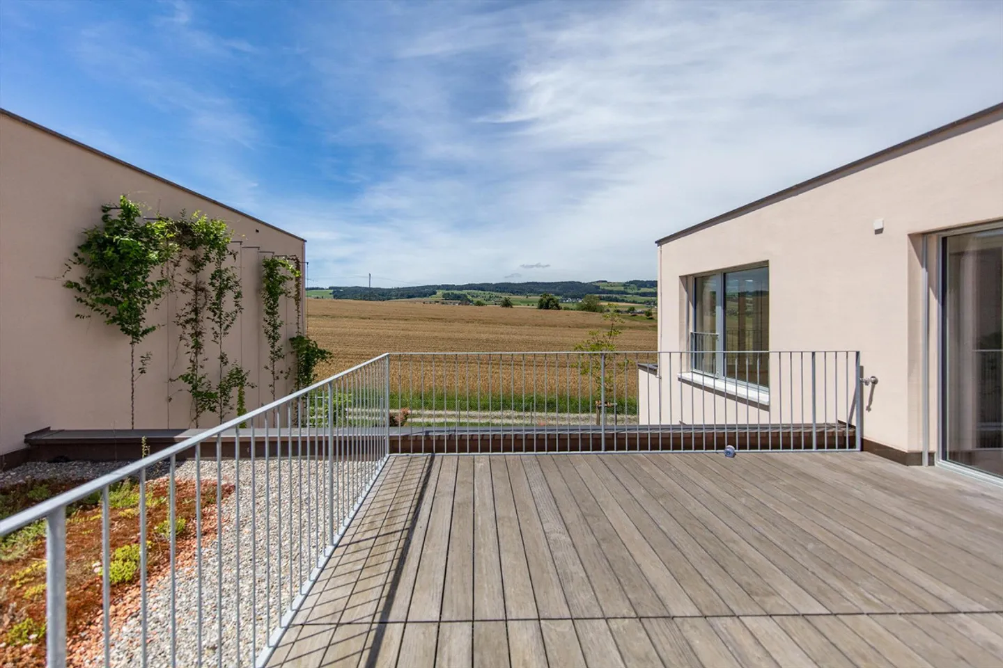 Tschampani - Ampia casa di 5,5 stanze nel verde. - Foto 3 di 4