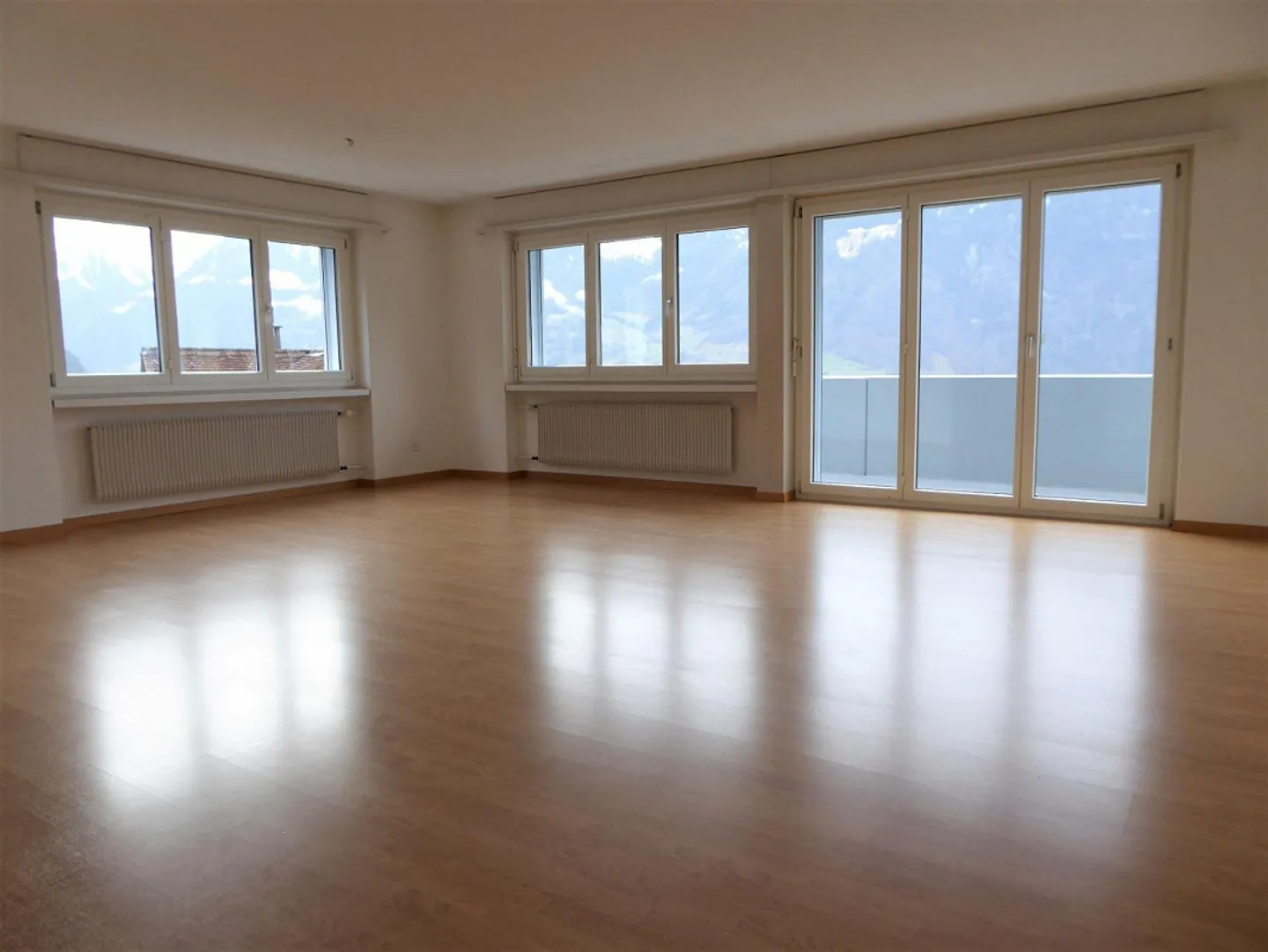 Appartamento soleggiato di 4,5 stanze al 3° piano - Foto 2 di 12