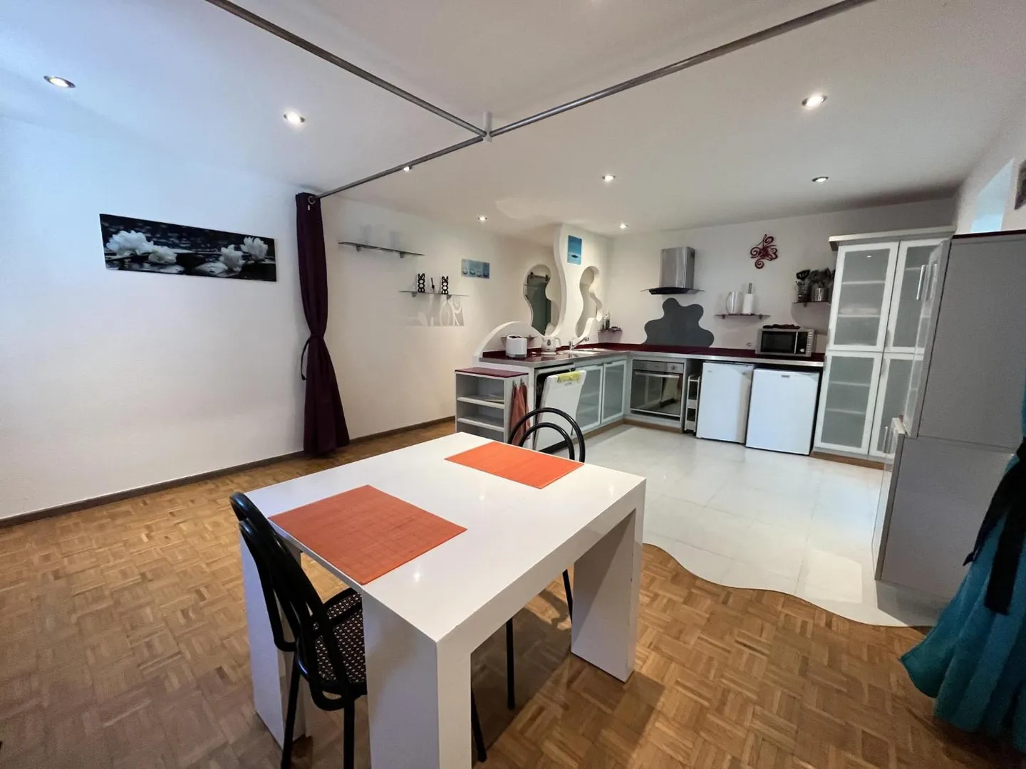 Pregny-Chambésy - 3-room furnished apartment (55 m²) with sunroom and garden - Absolutely quiet - Photo 2 of 12