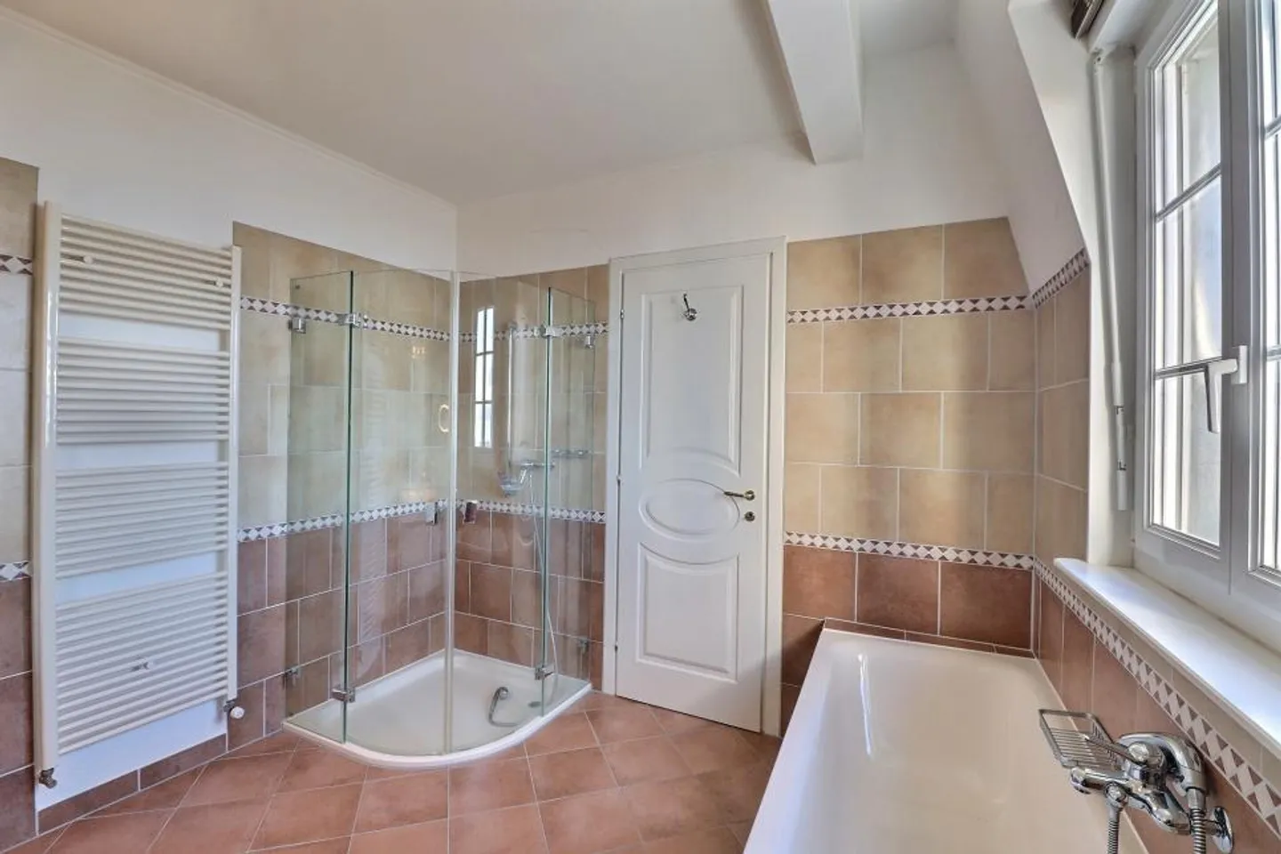 DUPLEX UNIQUE EN CENTRE AVEC VUE PANORAMIQUE - Photo 23 sur 23